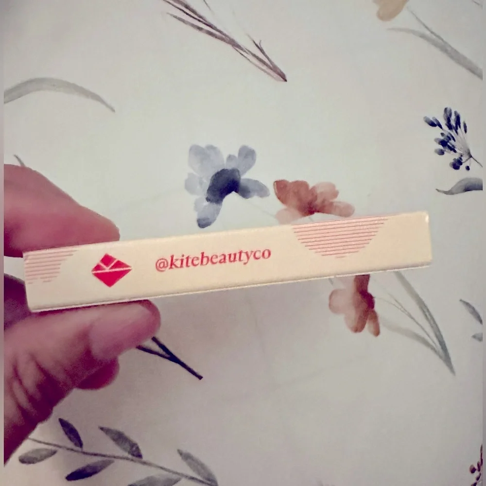 On The Glow Concealer- Shade 07 Natural Finish, Multi-Purpose, Medium-Coverage